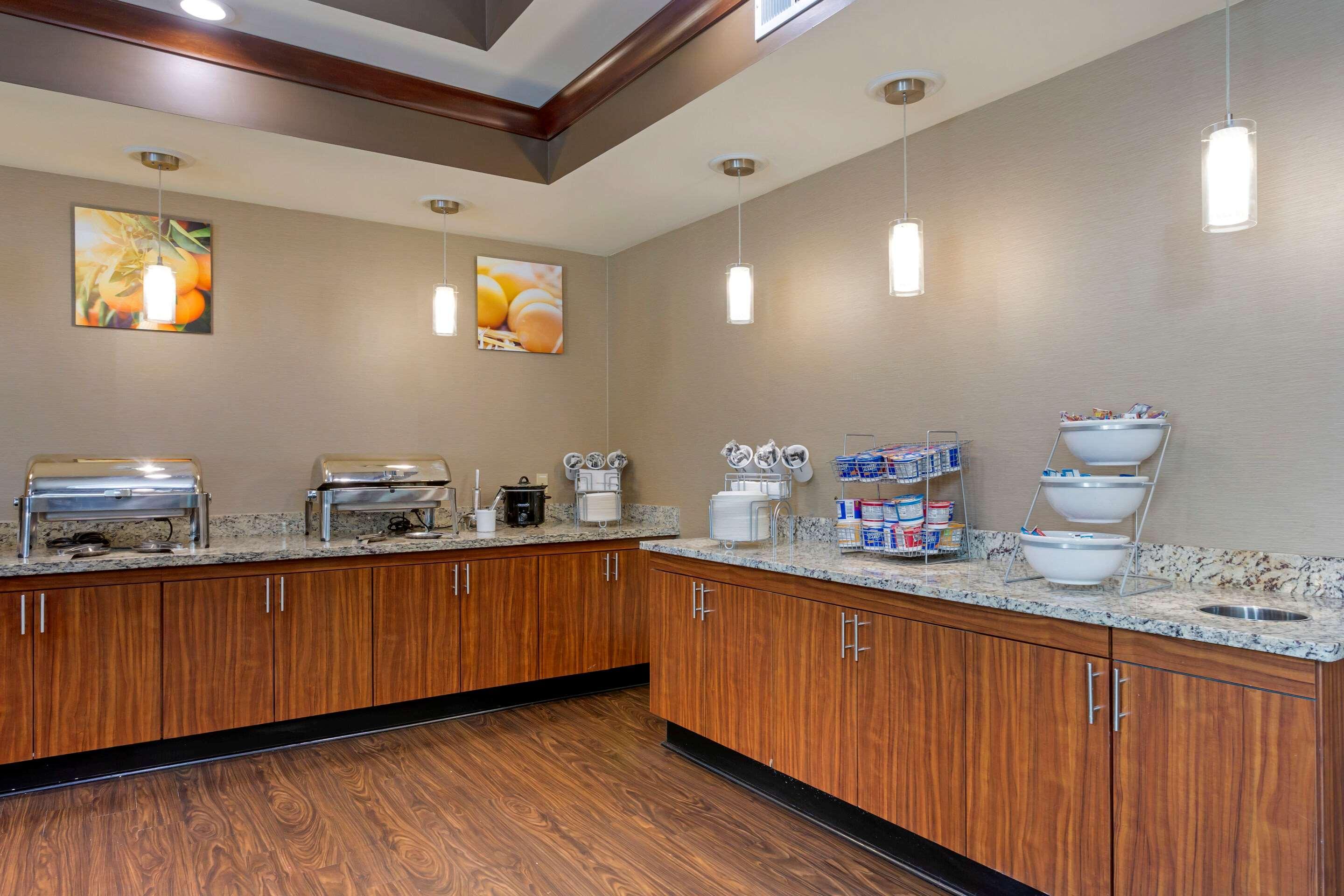Comfort Suites Little Rock West Ngoại thất bức ảnh
